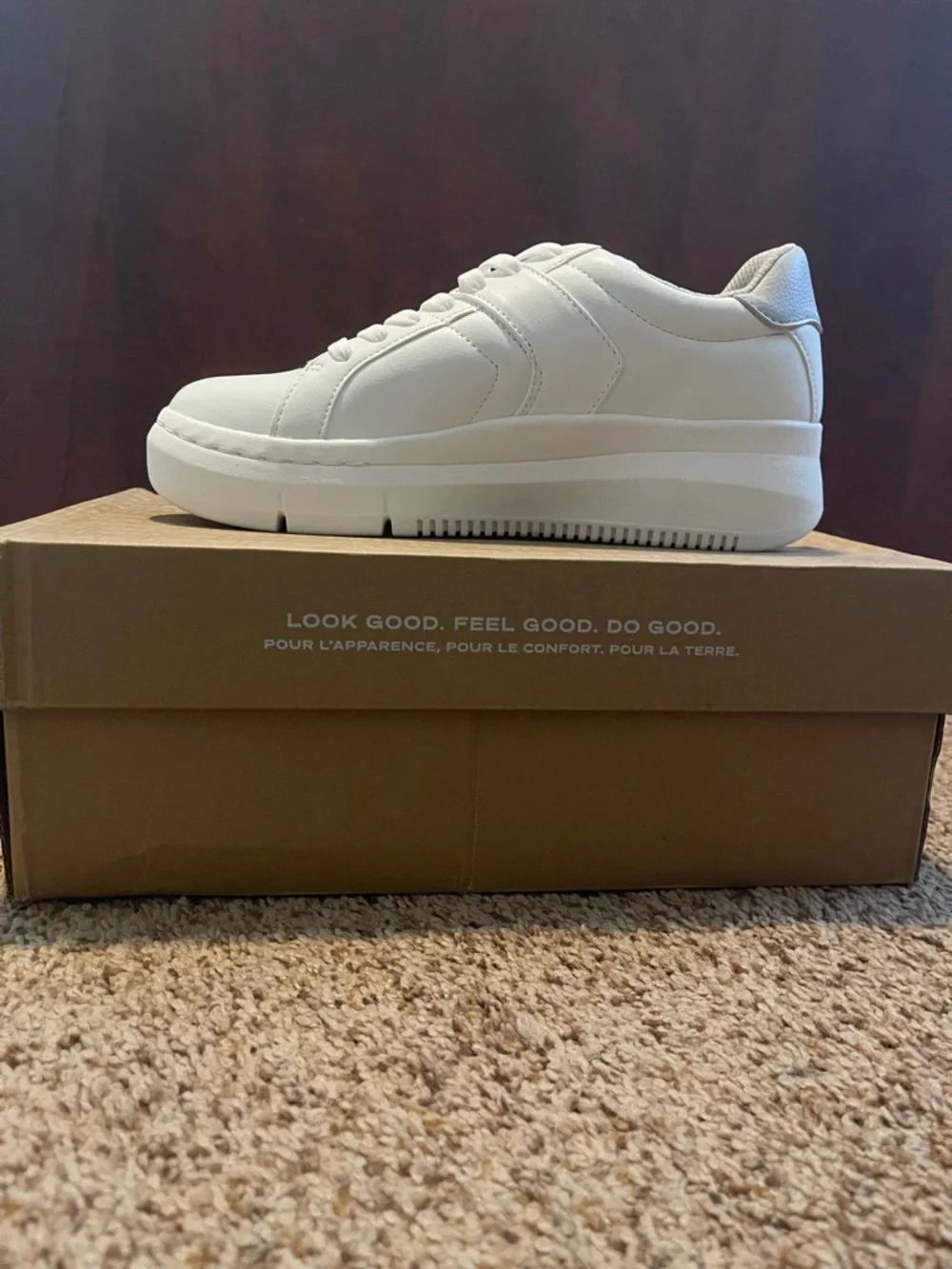 New with Box Dr. Scholl's White Platform Sneakers with Taupe Heel Detail - Picture 2 of 7